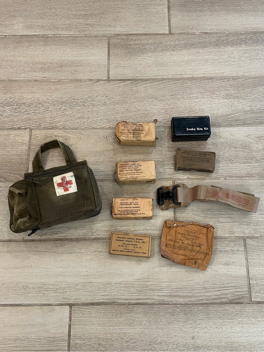 VTG WWII U.S. Army Air Forces Aeronautic First-Aid Kit w/ Original Contents
